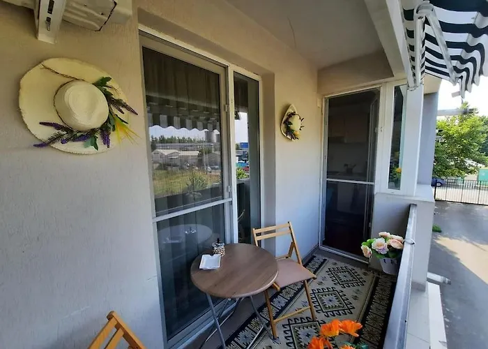 încântător Cu Parcare Gratuită în Rezidență Apartament